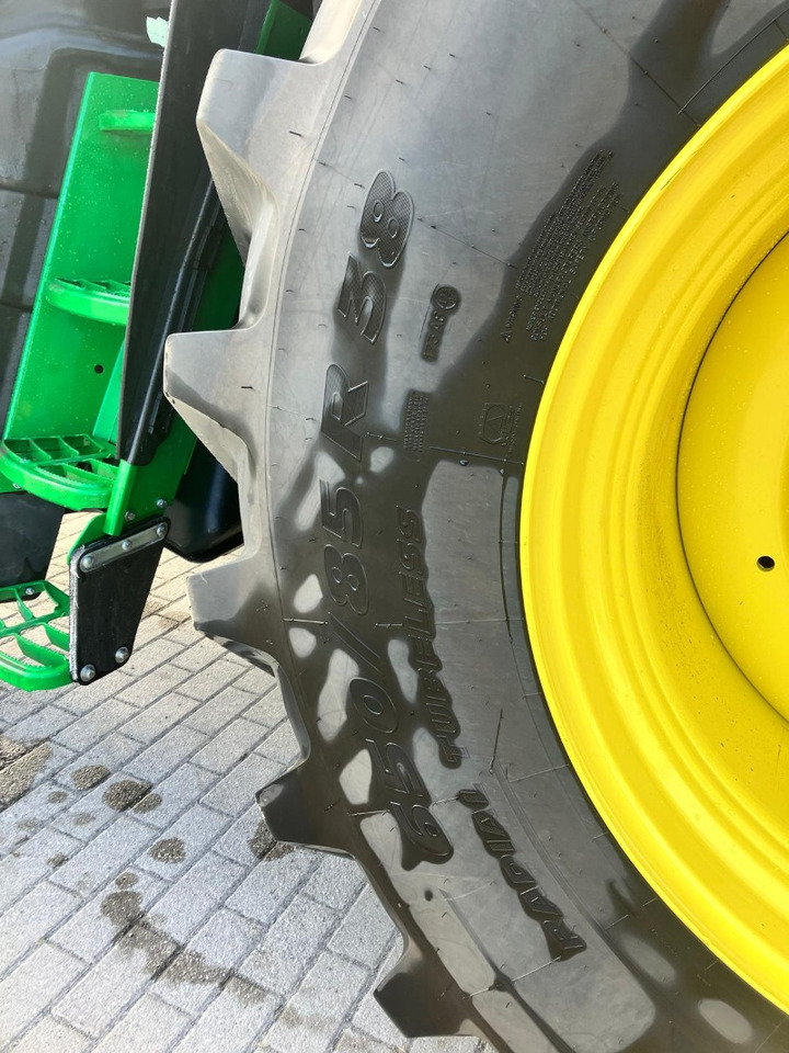 Farm tractor John Deere 6R 175: picture 11