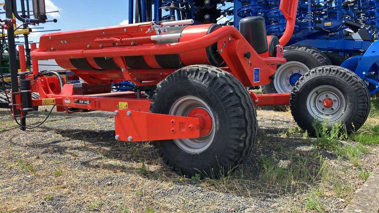 Kuhn RW 1410C - Bale wrapper: picture 2 Kuhn RW 1410C - Bale wrapper: picture 2