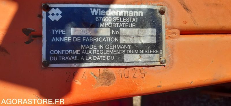 Balayeuse stade Wiedeman - 1992 - Garden equipment: picture 1 Balayeuse stade Wiedeman - 1992 - Garden equipment: picture 1
