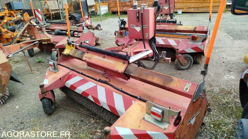 Balayeuse tractée - Rabaud - 72050C - Construction equipment: picture 4 Balayeuse tractée - Rabaud - 72050C - Construction equipment: picture 4