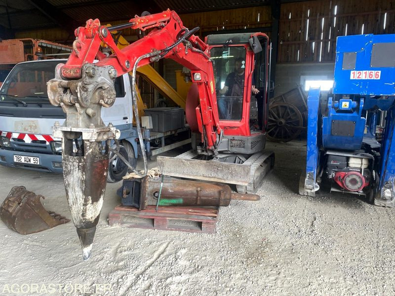 Brise roche Sandvik BR211 M1 - Hydraulic hammer: picture 4 Brise roche Sandvik BR211 M1 - Hydraulic hammer: picture 4