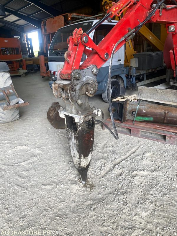 Brise roche Sandvik BR211 M1 - Hydraulic hammer: picture 3 Brise roche Sandvik BR211 M1 - Hydraulic hammer: picture 3