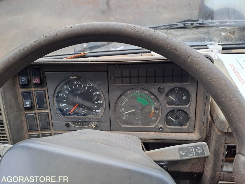 CAMIONNETTTE PLATEAU IVECO DAILY Haras de Pompadour (19) - Tipper van: picture 4 CAMIONNETTTE PLATEAU IVECO DAILY Haras de Pompadour (19) - Tipper van: picture 4