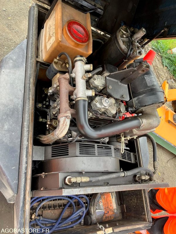 COMPRESSEUR THERMIQUE DIESEL - Air compressor: picture 2 COMPRESSEUR THERMIQUE DIESEL - Air compressor: picture 2