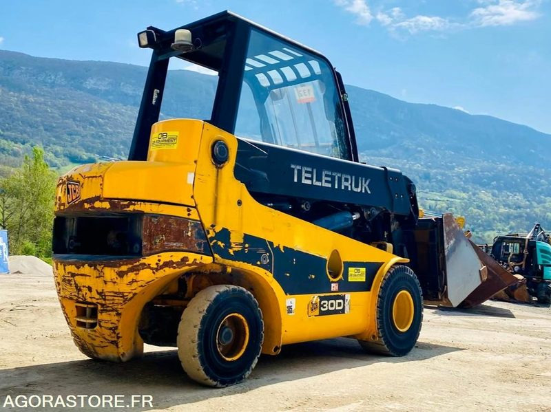 Chariot télescopique Teletruk JCB TLT30D - Année 2004 - 3870 h - Telescopic handler: picture 4 Chariot télescopique Teletruk JCB TLT30D - Année 2004 - 3870 h - Telescopic handler: picture 4