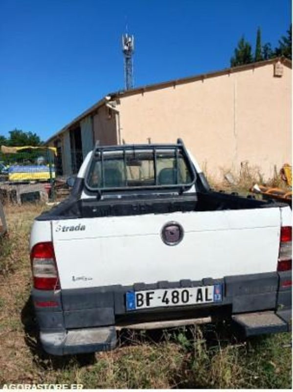 Fiat Strada 94607 kms 2010 - Pickup truck: picture 2 Fiat Strada 94607 kms 2010 - Pickup truck: picture 2
