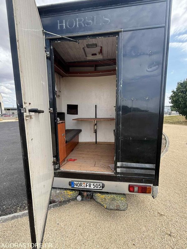 Fourgon FORD - Transport de Chevaux - 2004 - 137 510 KM - Panel van: picture 4 Fourgon FORD - Transport de Chevaux - 2004 - 137 510 KM - Panel van: picture 4