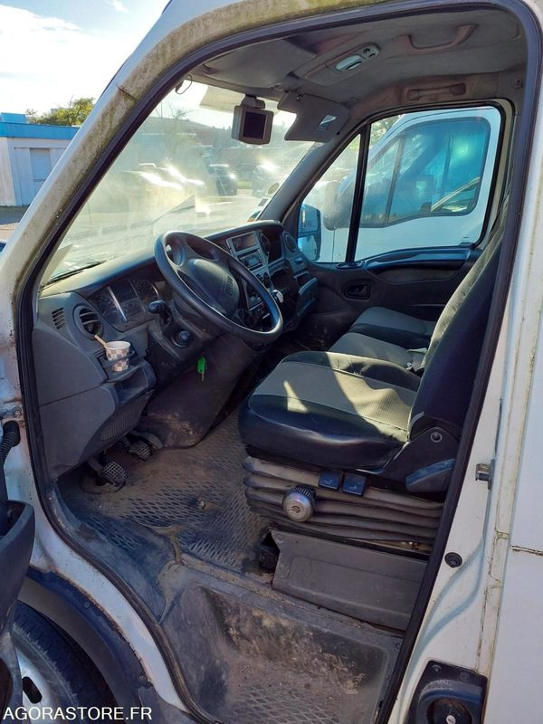 Fourgon IVECO DAILY 2011 - 263071km - BR042PV - Panel van: picture 4 Fourgon IVECO DAILY 2011 - 263071km - BR042PV - Panel van: picture 4