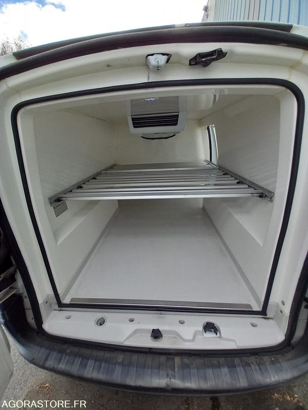 Fourgonnette frigorifique - RENAULT CN607VC - Small van: picture 5 Fourgonnette frigorifique - RENAULT CN607VC - Small van: picture 5