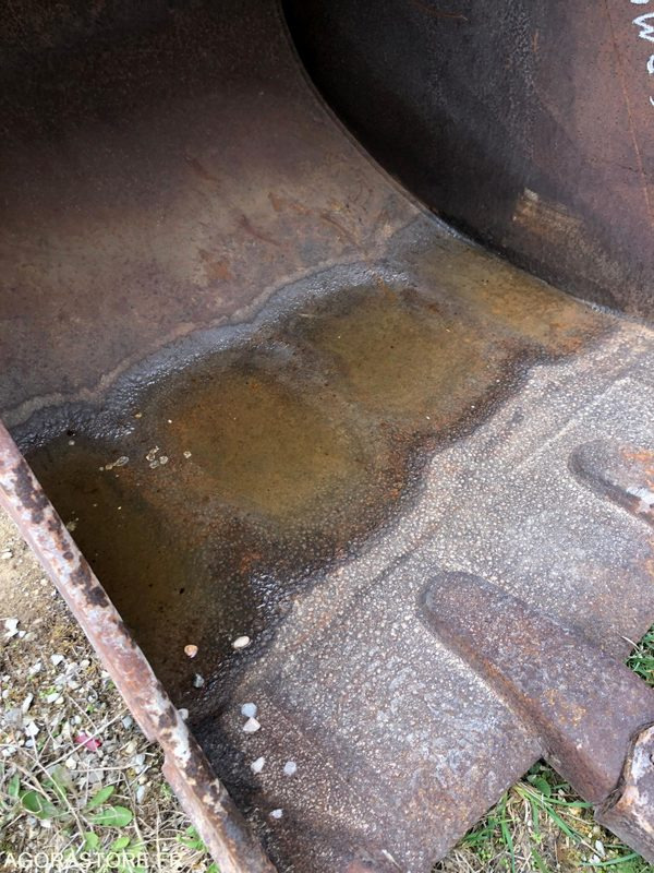 Godet CASE 110cm axes 60 et 75mm - Excavator bucket: picture 4 Godet CASE 110cm axes 60 et 75mm - Excavator bucket: picture 4