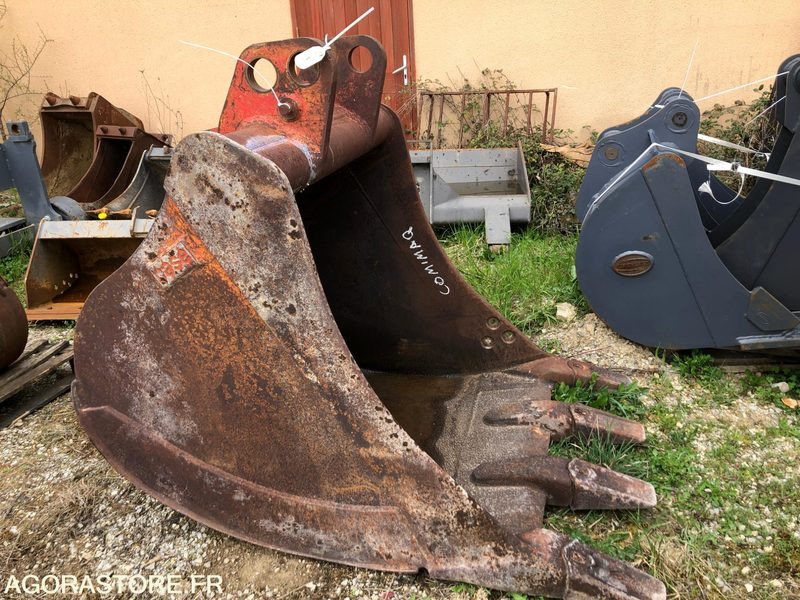 Godet CASE 110cm axes 60 et 75mm - Excavator bucket: picture 1 Godet CASE 110cm axes 60 et 75mm - Excavator bucket: picture 1