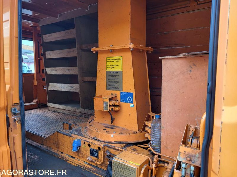 FOURGON NACELLE PL sans contrôle technique - Material handling equipment: picture 1 FOURGON NACELLE PL sans contrôle technique - Material handling equipment: picture 1