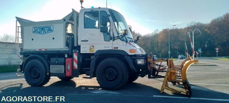 Mercedes UNIMOG U300 2011 24300 kms avec lame de déneigement + saleuse - Snow removal vehicle: picture 3 Mercedes UNIMOG U300 2011 24300 kms avec lame de déneigement + saleuse - Snow removal vehicle: picture 3