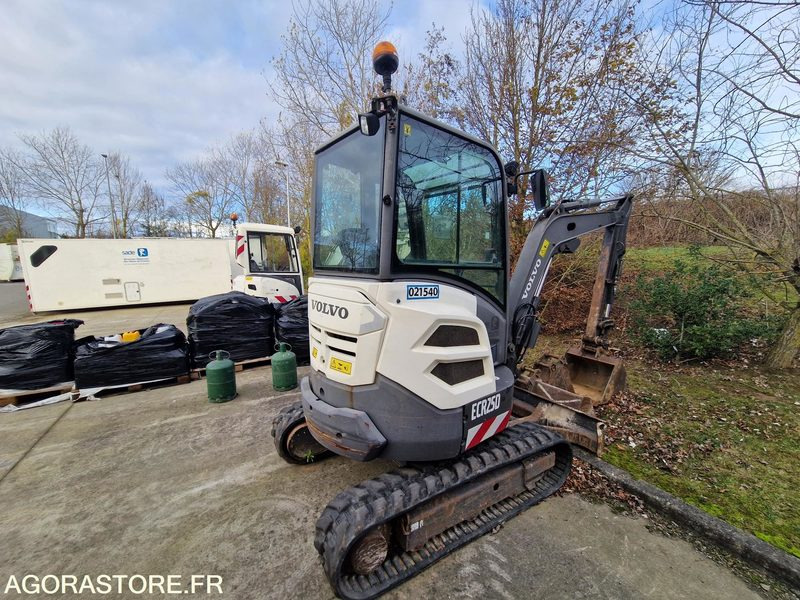 Mini pelle Volvo ECR25D - 2015 - 4538h - Excavator: picture 4 Mini pelle Volvo ECR25D - 2015 - 4538h - Excavator: picture 4