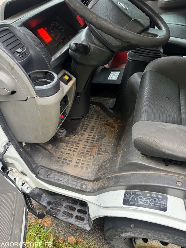 Nacelle Nissan CABSTAR - 2014 - 98 000kms - Tipper van: picture 3 Nacelle Nissan CABSTAR - 2014 - 98 000kms - Tipper van: picture 3