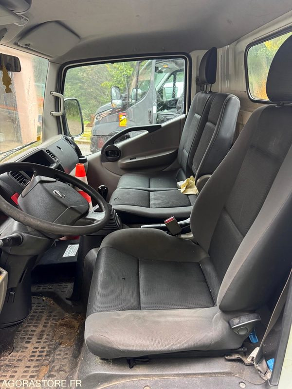 Nacelle Nissan CABSTAR - 2014 - 98 000kms - Tipper van: picture 2 Nacelle Nissan CABSTAR - 2014 - 98 000kms - Tipper van: picture 2