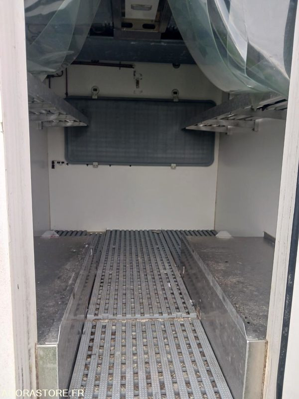 OPEL VIVARO FRIGORIFIQUE - 2017 - 159600KM - Refrigerated van: picture 4 OPEL VIVARO FRIGORIFIQUE - 2017 - 159600KM - Refrigerated van: picture 4