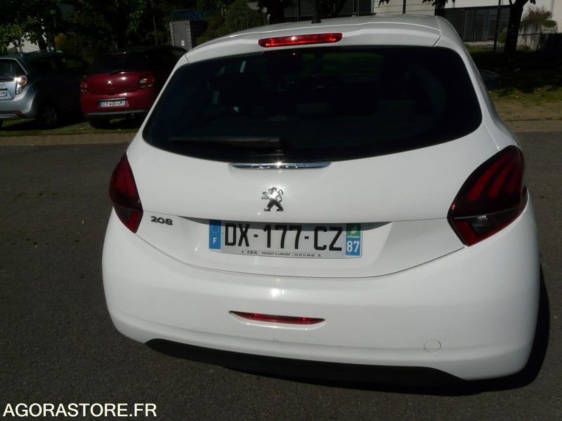 PEUGEOT 208 DX177CZ - Car: picture 4 PEUGEOT 208 DX177CZ - Car: picture 4