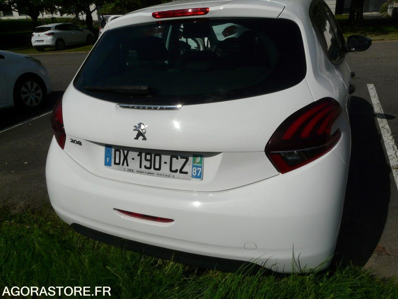 PEUGEOT 208 DX190CZ - Car: picture 3 PEUGEOT 208 DX190CZ - Car: picture 3