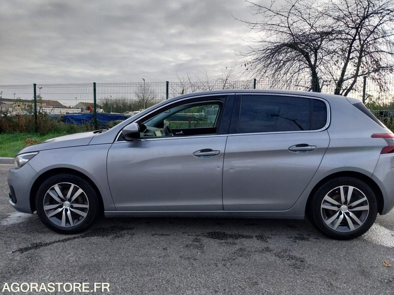 PEUGEOT 308 phase II - 110ch - 2019 - 172160km - ESSENCE - Car: picture 4 PEUGEOT 308 phase II - 110ch - 2019 - 172160km - ESSENCE - Car: picture 4