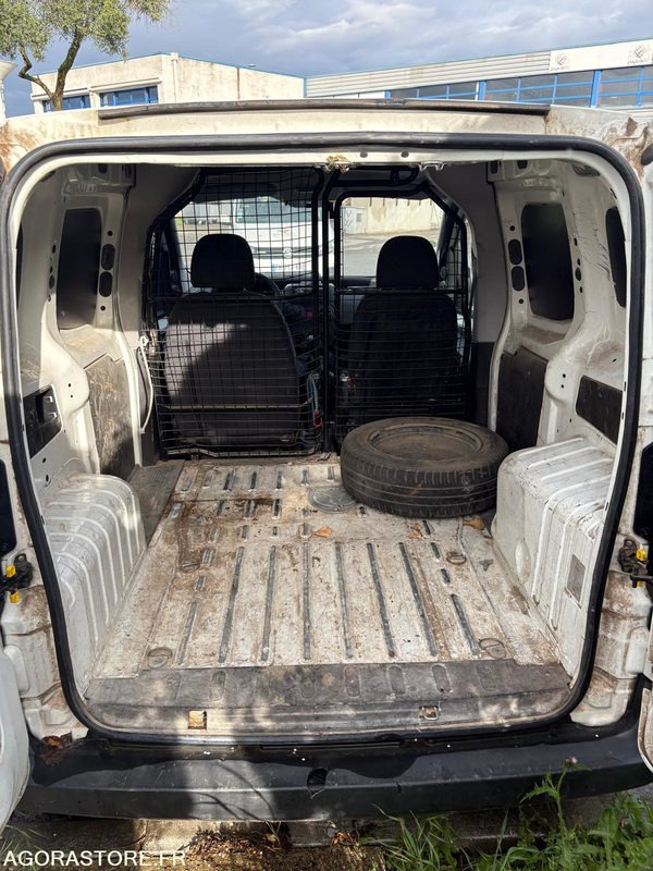 PEUGEOT BIPPER MOTEUR HS 2013 DIESEL 109297KM CP-759-XA N°VIN:VF3AAFHZOD8375606 - Small van: picture 5 PEUGEOT BIPPER MOTEUR HS 2013 DIESEL 109297KM CP-759-XA N°VIN:VF3AAFHZOD8375606 - Small van: picture 5