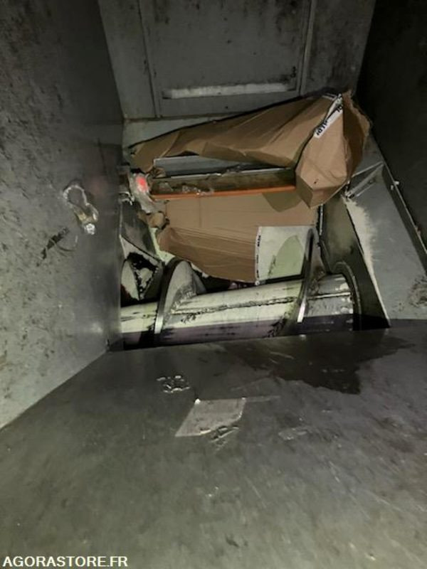 PRESSE A CARTON A VIS PRESTO SPN15 - 2009 - Tool/ Equipment: picture 1 PRESSE A CARTON A VIS PRESTO SPN15 - 2009 - Tool/ Equipment: picture 1