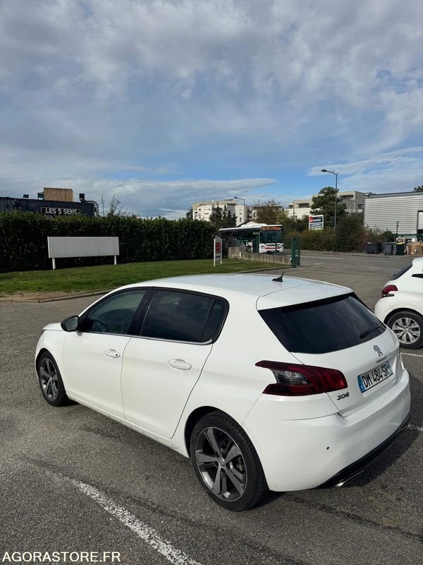 Peugeot 308 1.6 HDi 90 CV phase 2 T9 - 2014 - 172 500 KMS - Car: picture 5 Peugeot 308 1.6 HDi 90 CV phase 2 T9 - 2014 - 172 500 KMS - Car: picture 5