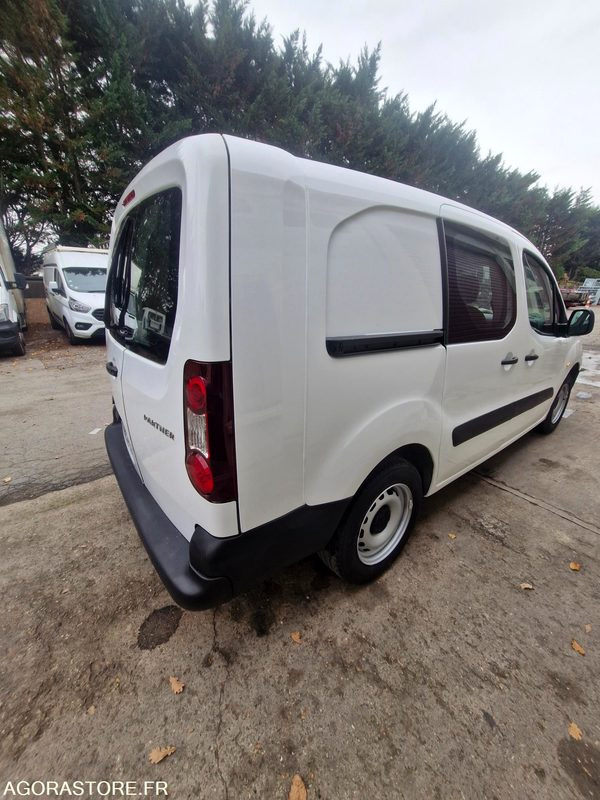 Peugeot partner cabine approfondie long 1.6 bluehdi 100 bvm5 CLIM 128863 kms - Small van: picture 4 Peugeot partner cabine approfondie long 1.6 bluehdi 100 bvm5 CLIM 128863 kms - Small van: picture 4