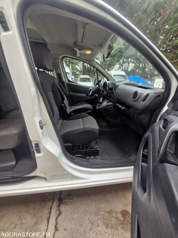Peugeot partner cabine approfondie long 1.6 bluehdi 100 bvm5 CLIM 128863 kms - Small van: picture 2 Peugeot partner cabine approfondie long 1.6 bluehdi 100 bvm5 CLIM 128863 kms - Small van: picture 2