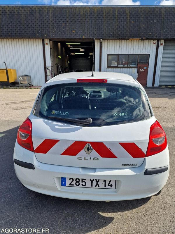 RENAULT CLIO 3 - LOT N°1 - Car: picture 4 RENAULT CLIO 3 - LOT N°1 - Car: picture 4