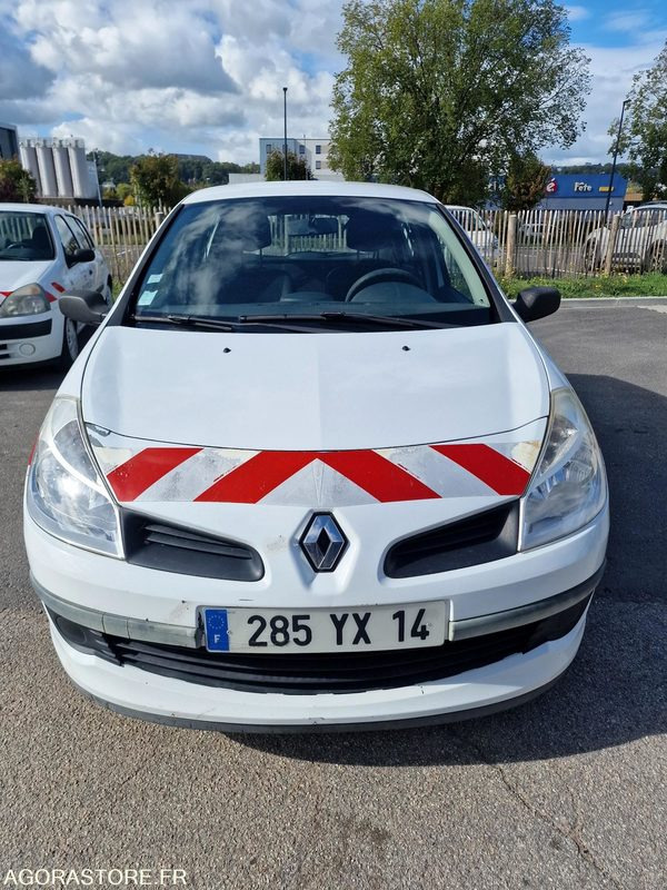 RENAULT CLIO 3 - LOT N°1 - Car: picture 2 RENAULT CLIO 3 - LOT N°1 - Car: picture 2