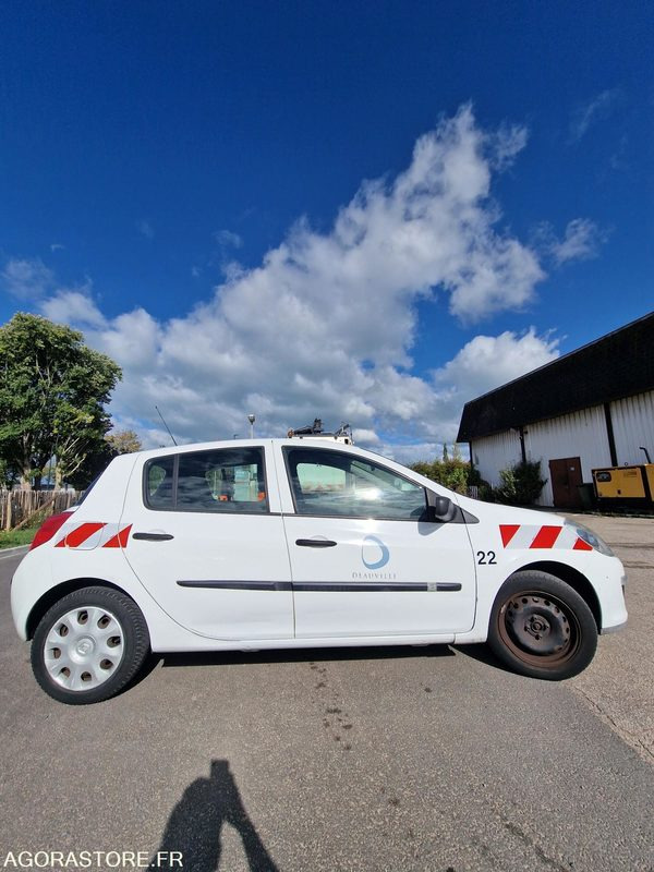 RENAULT CLIO 3 - LOT N°1 - Car: picture 5 RENAULT CLIO 3 - LOT N°1 - Car: picture 5