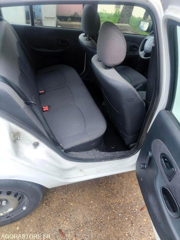 RENAULT CLIO - Car: picture 2 RENAULT CLIO - Car: picture 2