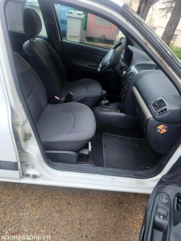 RENAULT CLIO - Car: picture 3 RENAULT CLIO - Car: picture 3