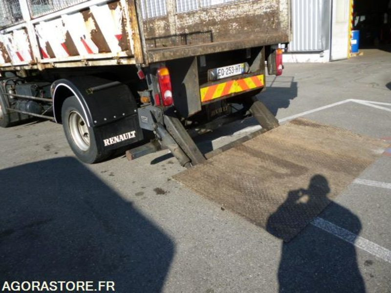 RENAULT MIDLUM 220 DCI BENNE HAYON 174900kms 2003 - Tipper: picture 4 RENAULT MIDLUM 220 DCI BENNE HAYON 174900kms 2003 - Tipper: picture 4