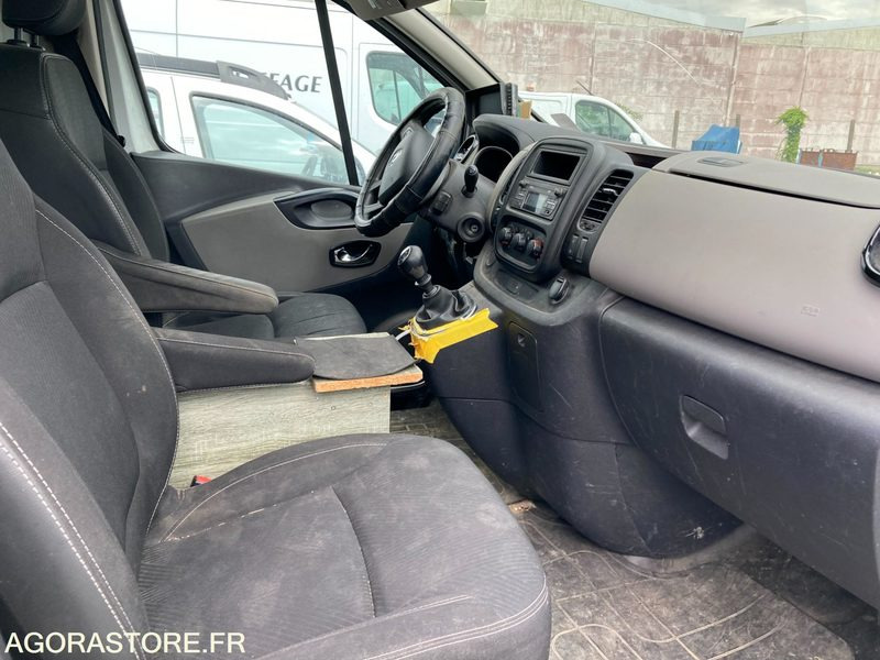 RENAULT TRAFIC - 2015 / 227603 KM (DY-974-GY) (MVU228) - Panel van: picture 4 RENAULT TRAFIC - 2015 / 227603 KM (DY-974-GY) (MVU228) - Panel van: picture 4