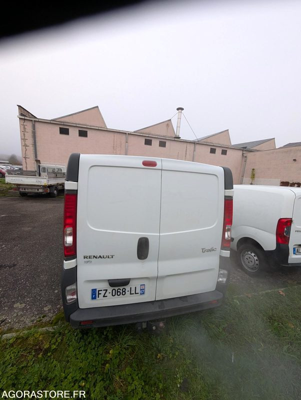 RENAULT TRAFIC 90CV 2.0 DCI - 209 014 KM - Panel van: picture 4 RENAULT TRAFIC 90CV 2.0 DCI - 209 014 KM - Panel van: picture 4