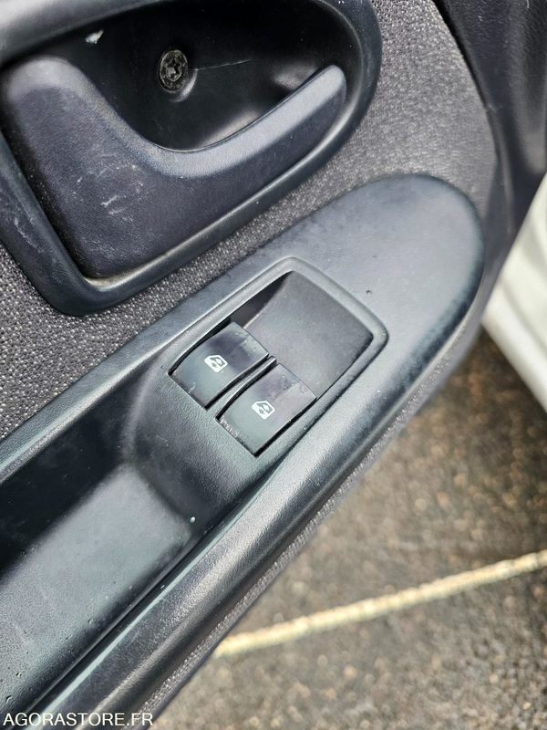 Car Renault Clio - 2005 - 94635KM - 8970SK41: picture 12