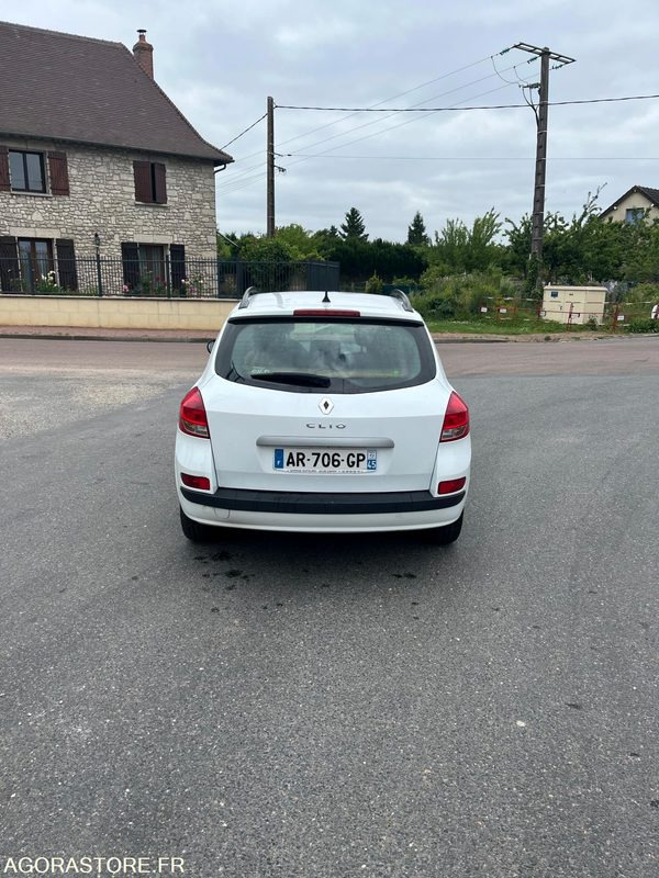 Renault Clio 3 - 209 000km - 2010 - Car: picture 5 Renault Clio 3 - 209 000km - 2010 - Car: picture 5