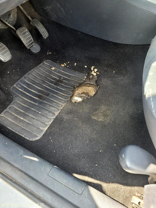 Renault Clio 778 AJX 60 - Car: picture 4 Renault Clio 778 AJX 60 - Car: picture 4