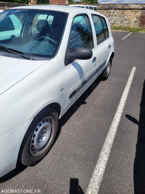 Renault Clio 778 AJX 60 - Car: picture 2 Renault Clio 778 AJX 60 - Car: picture 2