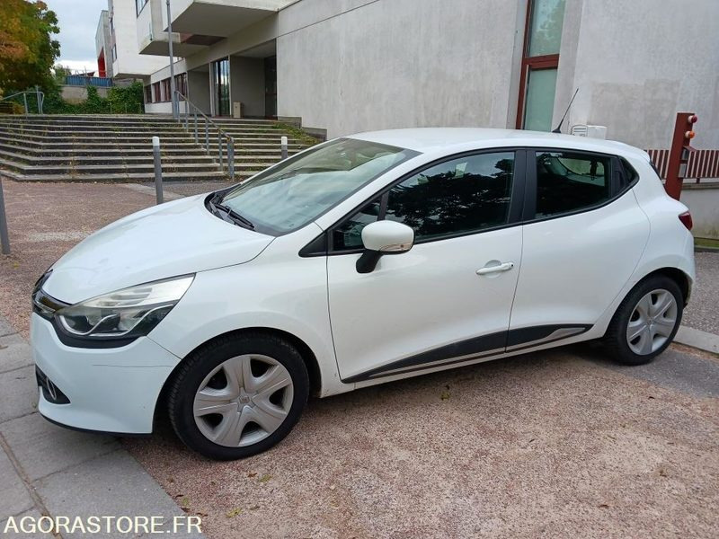 Renault Clio IV 5 Portes 1.5 dCi FAP Energy eco2 S&S 90 cv - Car: picture 2 Renault Clio IV 5 Portes 1.5 dCi FAP Energy eco2 S&S 90 cv - Car: picture 2