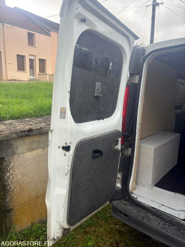 Renault Trafic dci 115 / 228000 km - Immatriculation anglaise - Small van, Combi van: picture 3 Renault Trafic dci 115 / 228000 km - Immatriculation anglaise - Small van, Combi van: picture 3