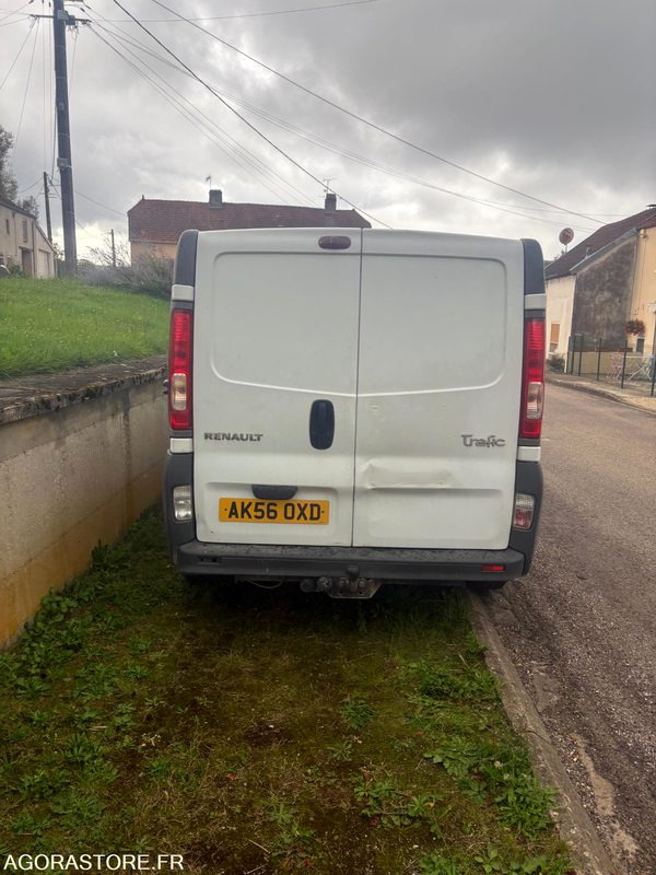Renault Trafic dci 115 / 228000 km - Immatriculation anglaise - Small van: picture 1 Renault Trafic dci 115 / 228000 km - Immatriculation anglaise - Small van: picture 1