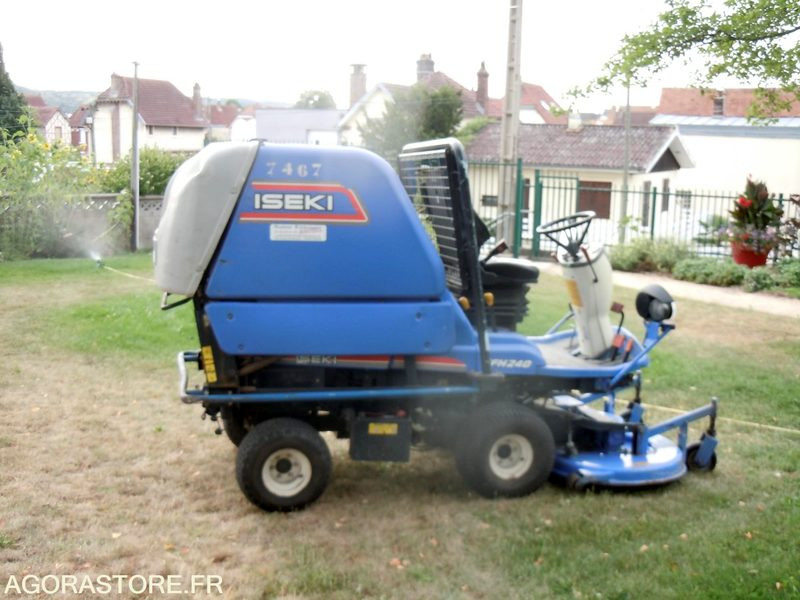 TONDEUSE AUTOPORTÉE ISEKI - Garden mower: picture 3 TONDEUSE AUTOPORTÉE ISEKI - Garden mower: picture 3