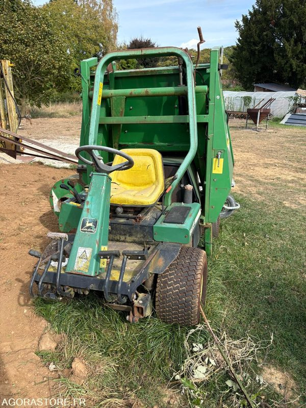 TONDEUSE AUTOPORTEE JOHN DEERE - Garden mower: picture 1 TONDEUSE AUTOPORTEE JOHN DEERE - Garden mower: picture 1