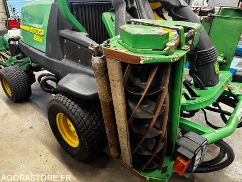 TONDEUSE HELICOIDALE JOHN DEERE 8400-ROULANTE-1521 HEURES. - Garden mower: picture 1 TONDEUSE HELICOIDALE JOHN DEERE 8400-ROULANTE-1521 HEURES. - Garden mower: picture 1