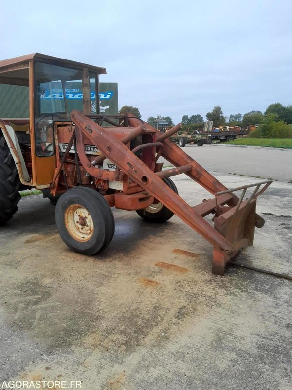 TRACTEUR - MC CORMICK - IH 654 - 1972 - Farm tractor: picture 4 TRACTEUR - MC CORMICK - IH 654 - 1972 - Farm tractor: picture 4