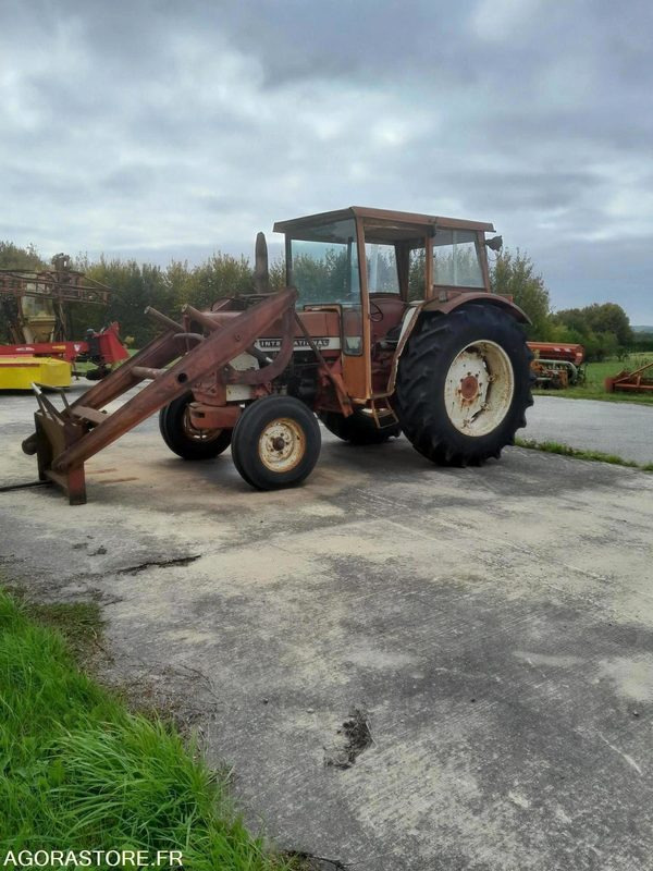 TRACTEUR - MC CORMICK - IH 654 - 1972 - Farm tractor: picture 1 TRACTEUR - MC CORMICK - IH 654 - 1972 - Farm tractor: picture 1