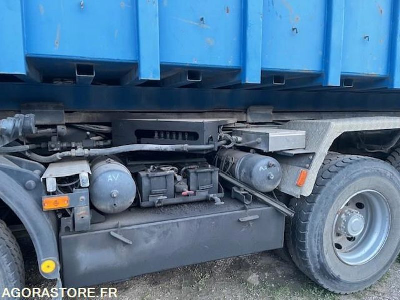 CAMION 8X4 RENAULT KERAX 2002 395000 KM - Tractor unit: picture 5 CAMION 8X4 RENAULT KERAX 2002 395000 KM - Tractor unit: picture 5